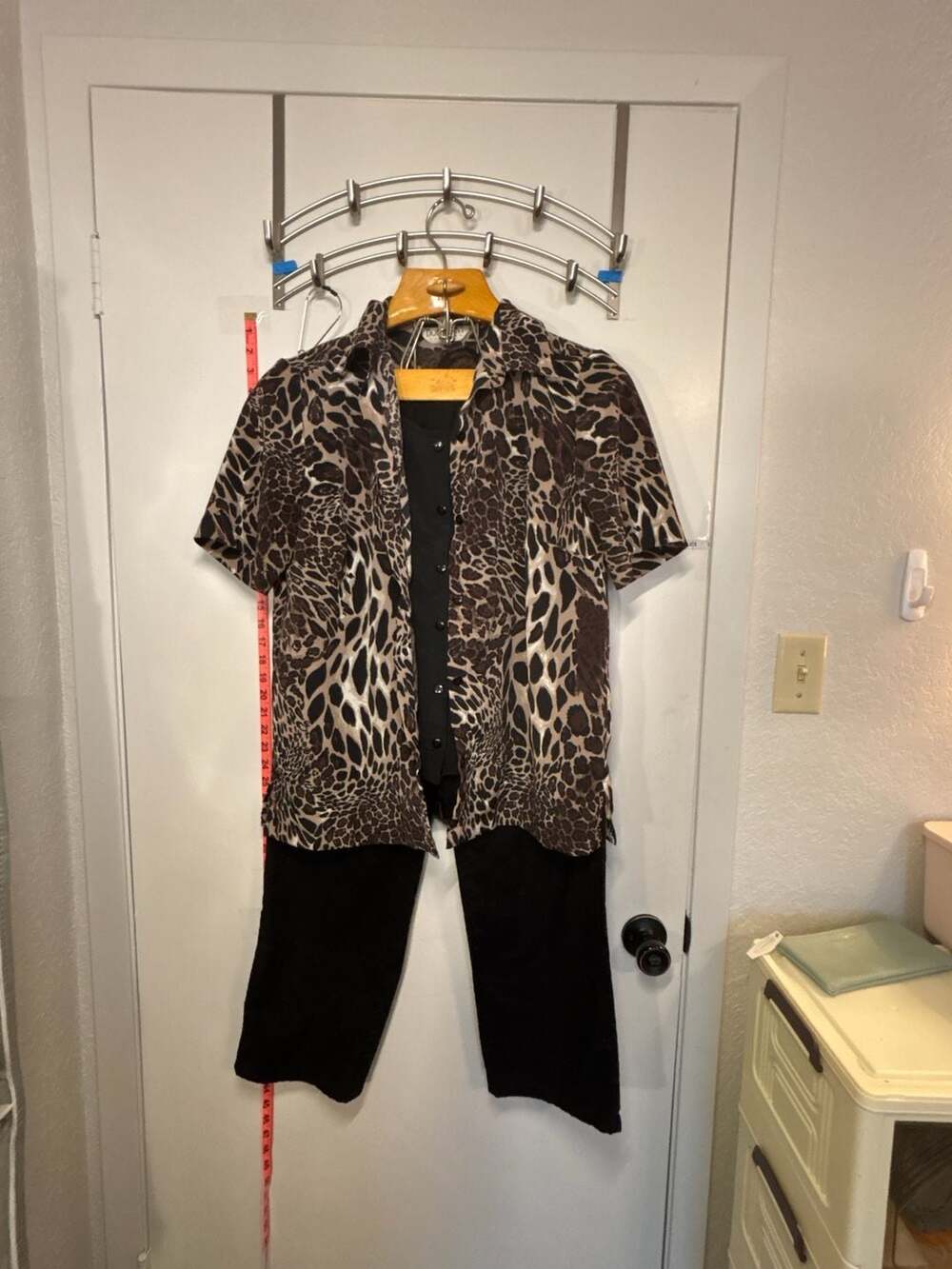 K: Donnkenny Classics Vintage Leopard Print 2 Piece Outfit Shirt and Pants 10